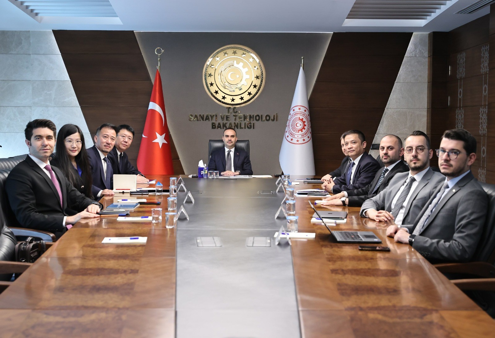 Sanayi ve Teknoloji Bakanı Mehmet Fatih Kacır Huawei heyetini kabul etti