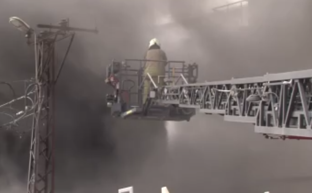 Sancaktepe'de fabrika cayır cayır yanıyor