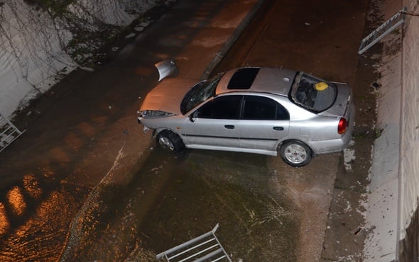 Sancaktepe'de otomobil su kanalına uçtu : 4 kişi yaralı