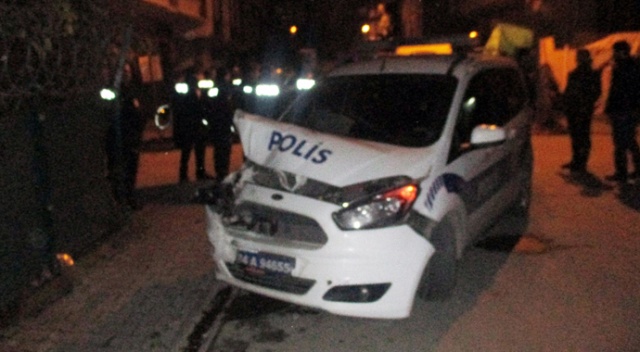 Sancaktepe’de suçlu kovalayan polisler kaza yaptı: 1 polis yaralı