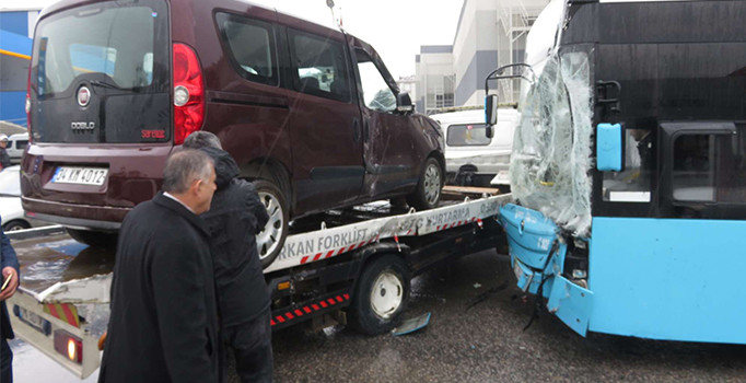 Sancaktepe'de zincirleme trafik kazası: 1 kişi yaralı