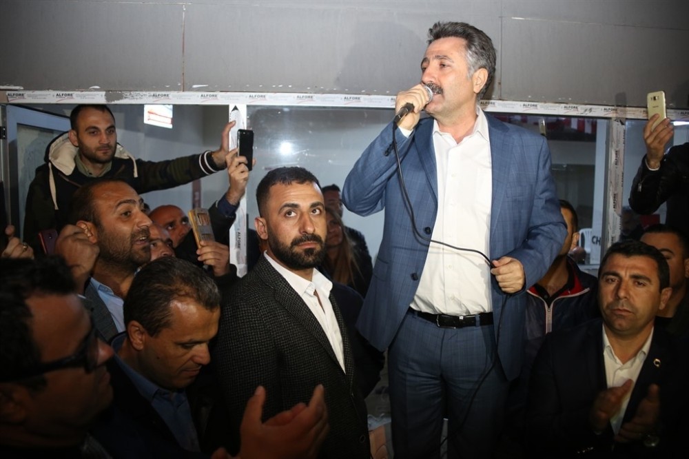 Sandal, zaferini vatandaşlarla kutladı 