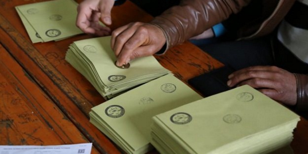 Sandık görevlileri göreve yeminle başladı