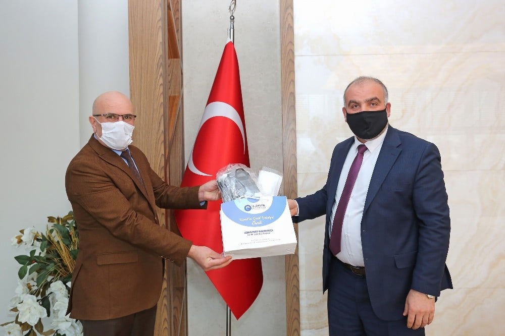 Sandıkçı’dan muhtarlara maske 