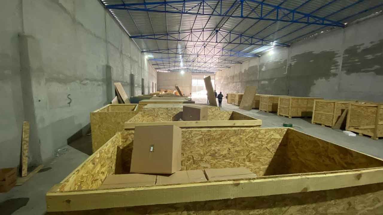 Sandıkların içinden kaçak servet çıktı! Adana'da nefes kesen operasyon: 8 milyonluk makaron sevkiyatı yerle bir edildi!