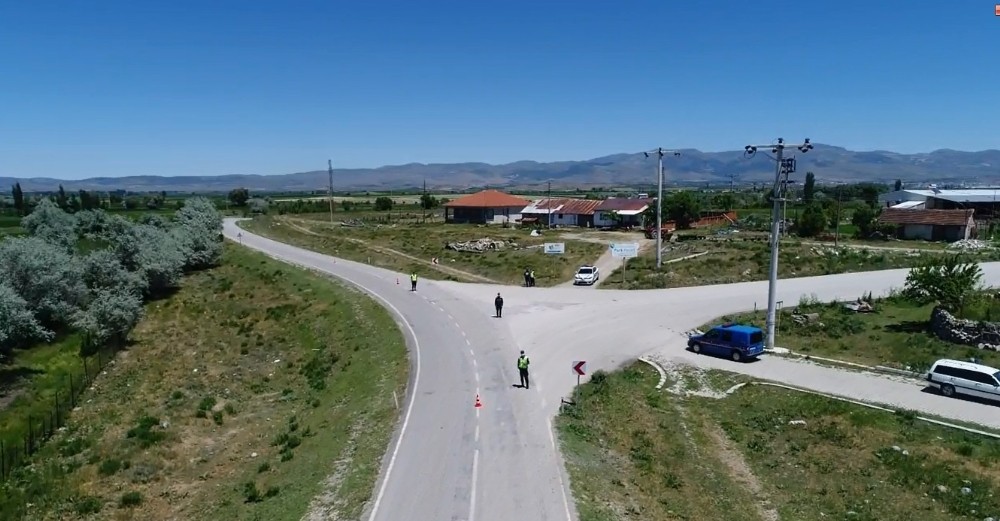 Sandıklı’da jandarma trafik ekipleri drone ile denetim yaptı 