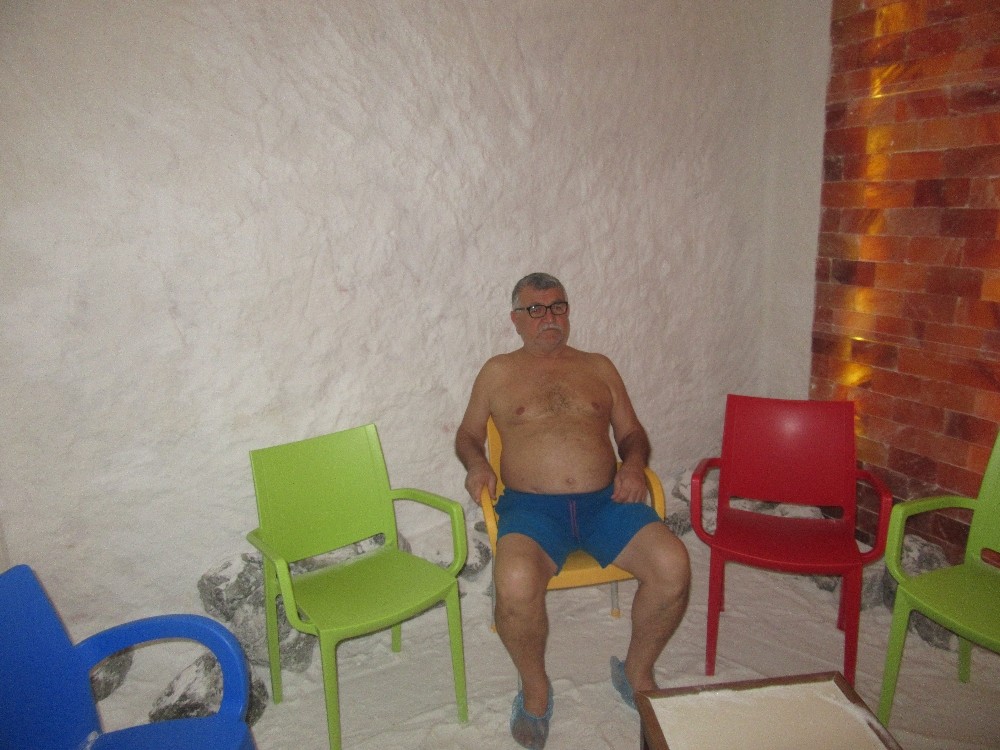 Sandıklı’da tuz odası ve doktor balıklar ilgi görüyor 