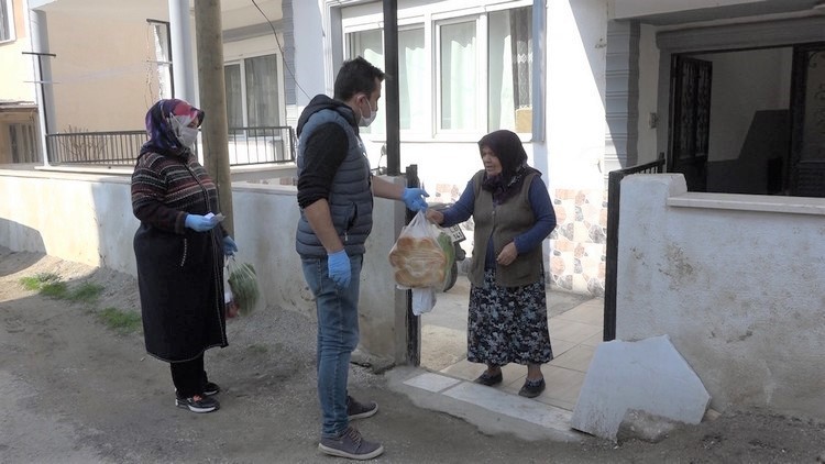 Sandıklı’da yaşlı vatandaşların her türlü ihtiyaçları gideriliyor 