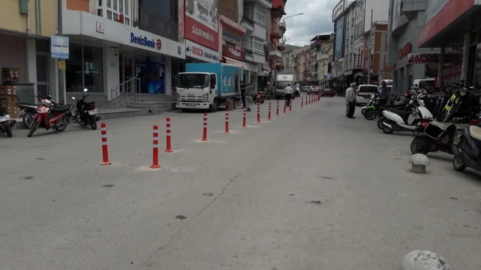 Sandıklı’da yollarda trafik düzenlemesi yapılıyor 