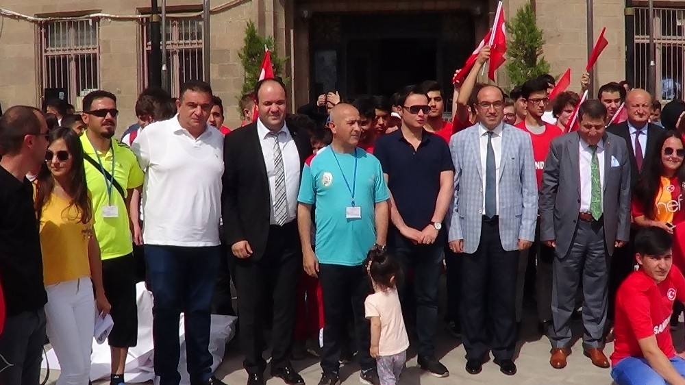 Sandıklı’dan milli maça marşlı destek 