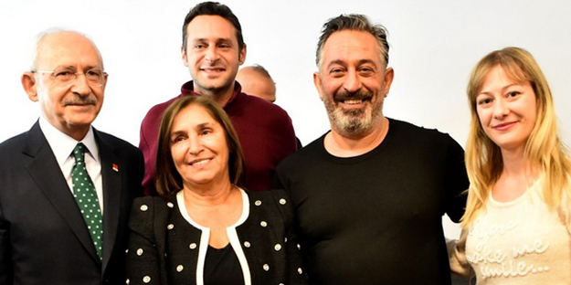 Sandıkta tokadı yiyen Cem Yılmaz kendini işe verdi! Bay Kemal için oy istemişti...