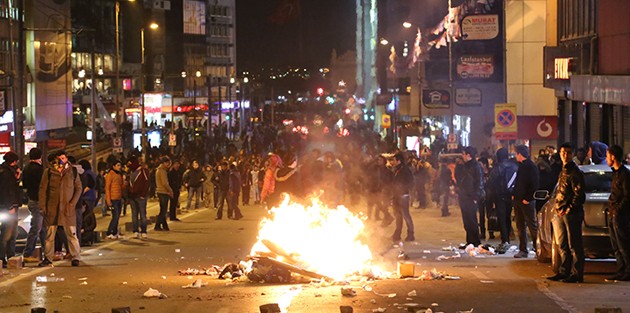 Sandıktan ümit kesenler sokağa döküldü