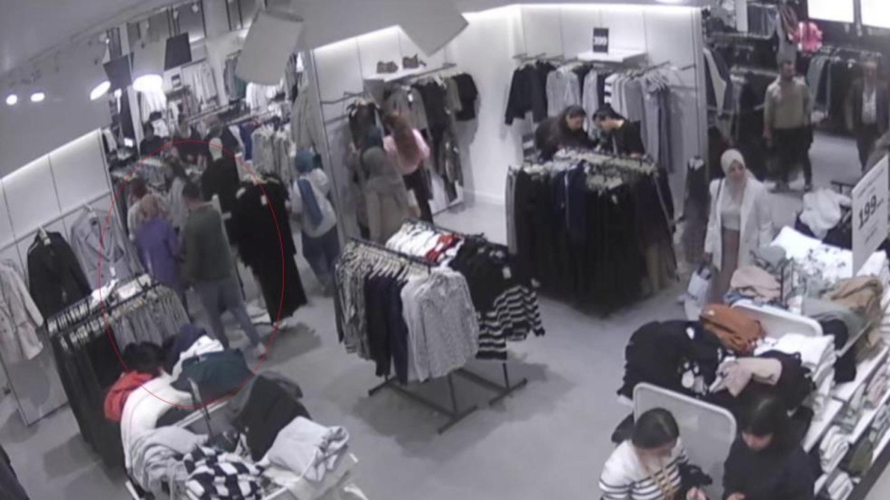 Saniye saniye kamerada! Bakın yankesicilik yöntemi ile 2 telefonu nasıl çaldı