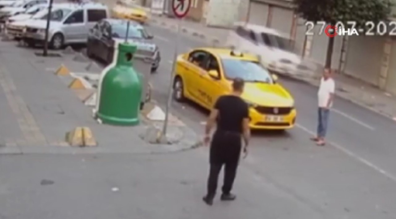 Saniye saniye kamerada! Beyoğlu'nda rastgele ateş açtı