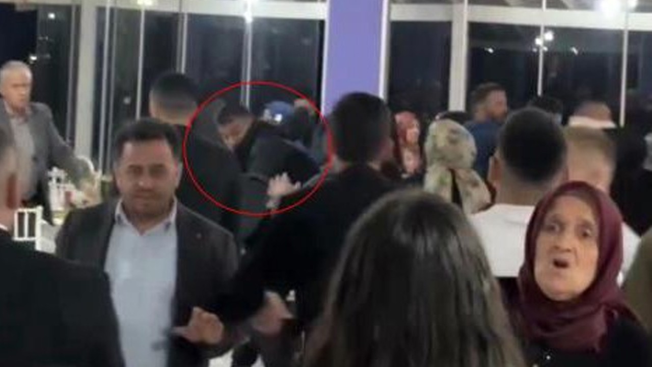 Saniye saniye kamerada! Düğün salonunu boks ringine çevirdiler