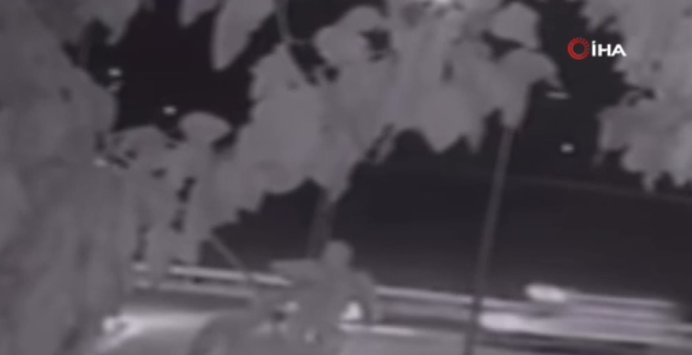 Saniye saniye kamerada! Kamyonet otomobili böyle biçti