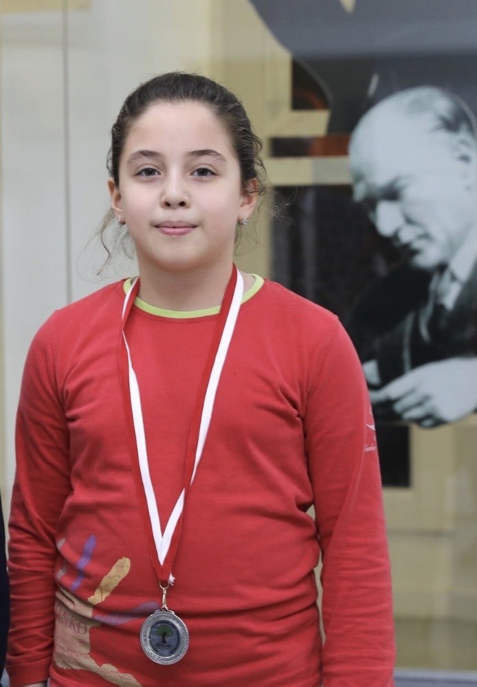 SANKO öğrencisi Beren Kalyoncu satrançta il ikincisi oldu 