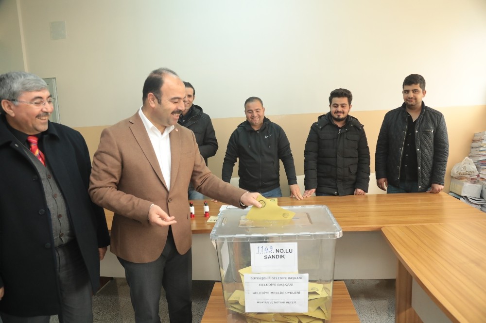 Şanlıurfa Büyükşehir Belediye Başkanı Nihat Çiftçi oyunu kullandı 