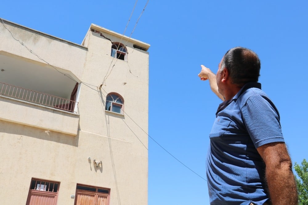 Şanlıurfa depreminde bazı evler hasar gördü 