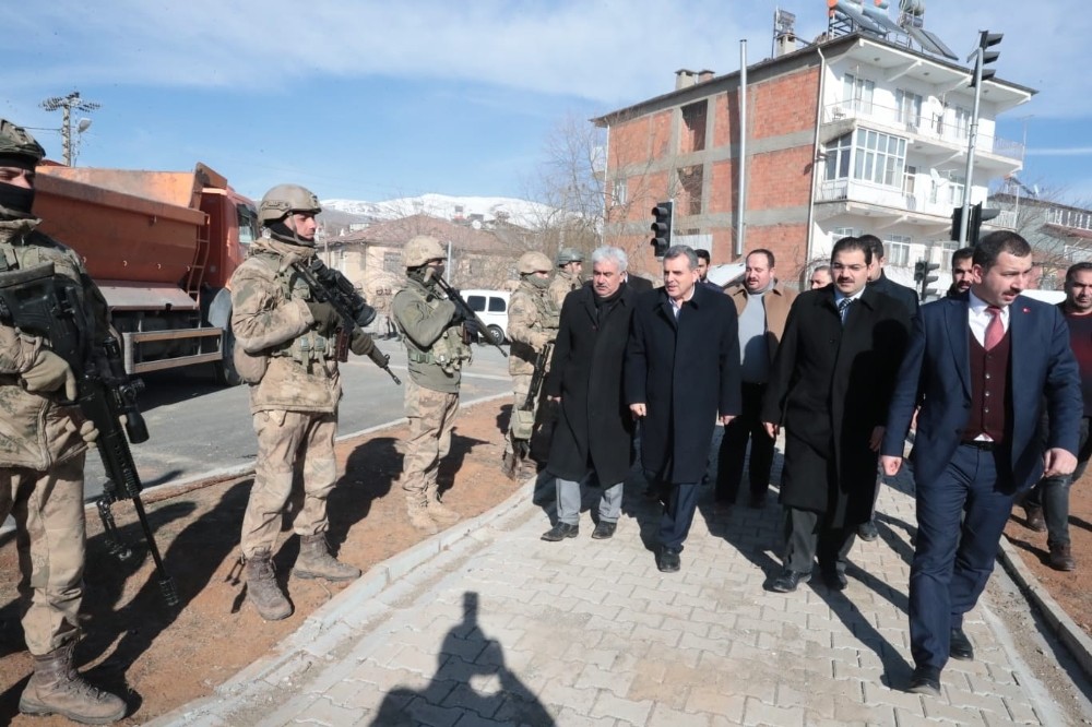 Şanlıurfa heyeti AFET bölgesinde temaslarını sürdürüyor 