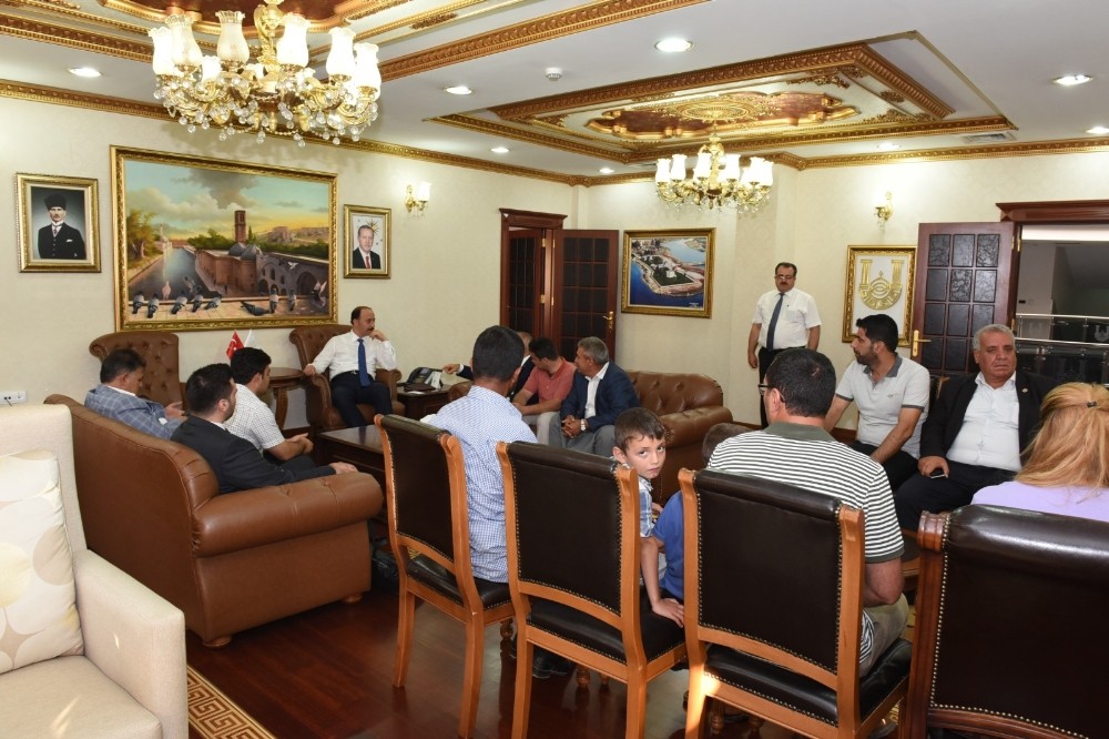 Şanlıurfa valisi yüzlerce vatandaşı makamında ağırladı 