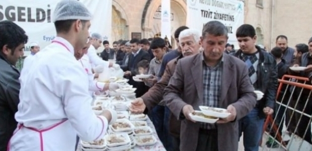 Kutlu Doğum Haftası'nda 100 bin kişiye tirit ziyafeti