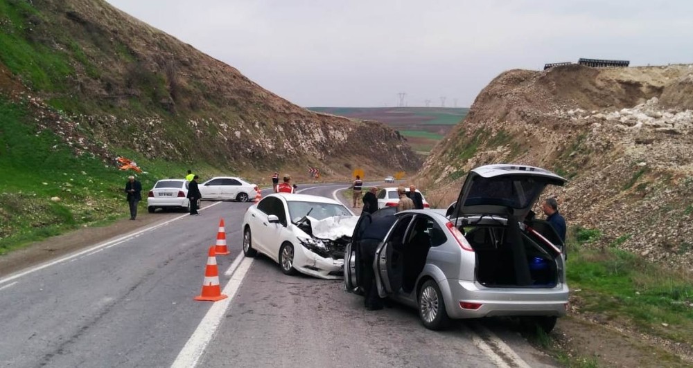 Şanlıurfa’da 3 otomobil çarpıştı: 7 yaralı 