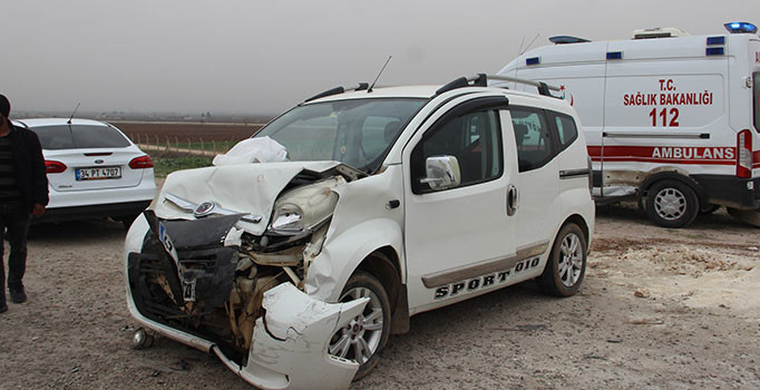 Şanlıurfa'da ambulans ile hafif ticari araç çarpıştı: 2 kişi yaralı