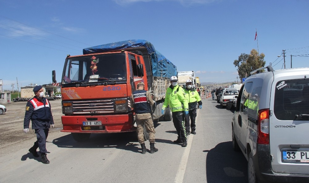 Şanlıurfa’da araç giriş ve çıkışları kapatıldı 