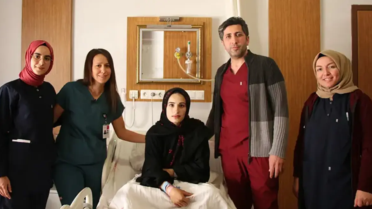 Şanlıurfa'da beşiz doğum yapan kadının 2 kızı 3 oğlu oldu!