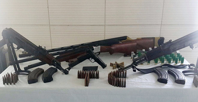 Şanlıurfa'da bir evde 6 silah bulundu