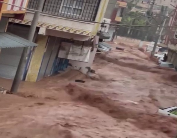 Şanlıurfa'da bir kişi sulara kapıldı! Dehşet anları kameraya yansıdı