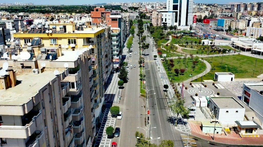 Şanlıurfa’da cadde ve sokaklar boş kaldı 