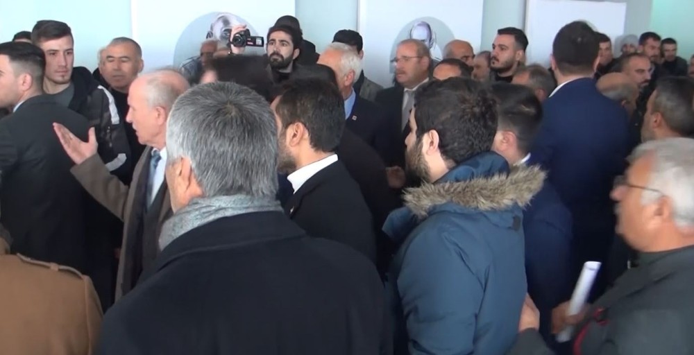 Şanlıurfa’da CHP İl Kongresi olaylı başladı 