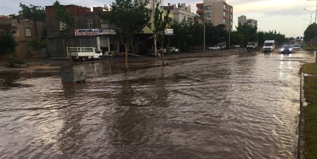 Şanlıurfa'da dolu ve sağanak vurdu!