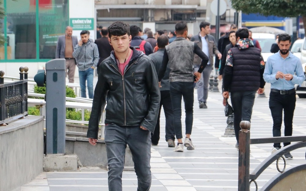 Şanlıurfa’da ’evde kal’ çağrısına uyulmadı 