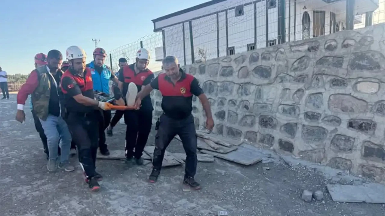 Şanlıurfa’da evin istinat duvarı çöktü!