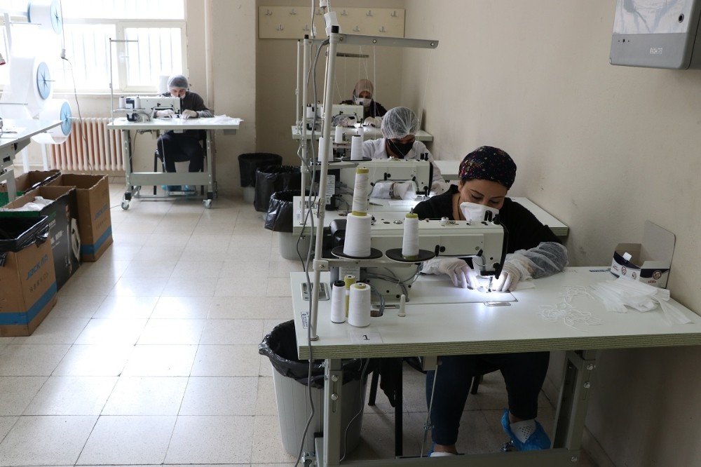 Şanlıurfa’da günde 33 bin maske üretiliyor 