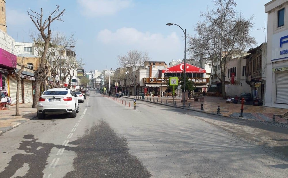 Şanlıurfa’da hafta sonu sokaklar boş kaldı 
