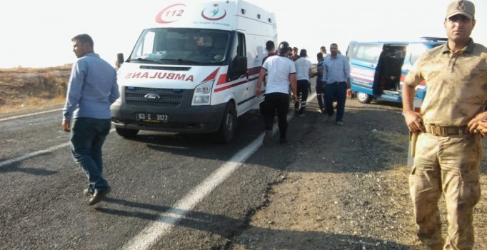 Şanlıurfa'da iki otomobil çapıştı: 5 kişi yaralı