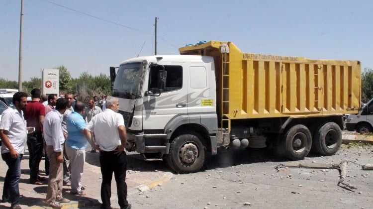 Şanlıurfa’da kontrolden çıkan kamyon dehşet saçtı!