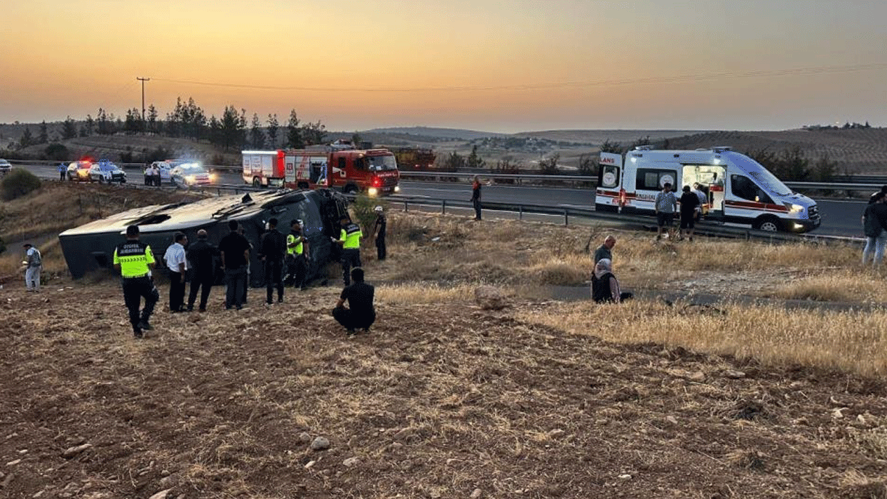 Şanlıurfa’da korkunç kaza! Yolcu otobüsü devrildi: 27 yaralı