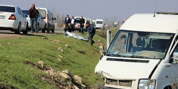 Şanlıurfa'da minibüs ile otomobil çarpıştı: Yaralılar var