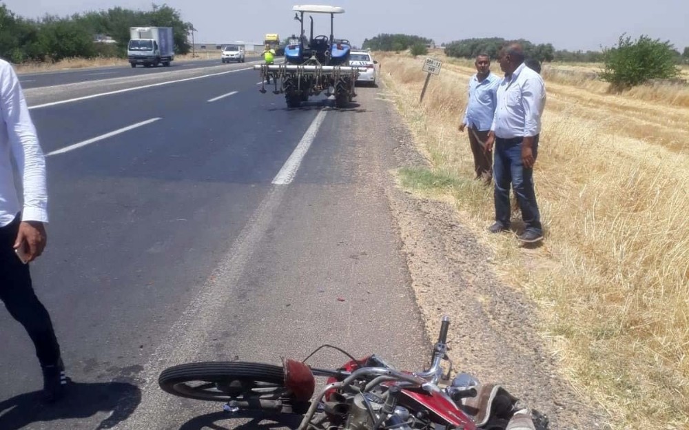 Şanlıurfa’da motosiklet ile traktör çarpıştı: 1 yaralı 