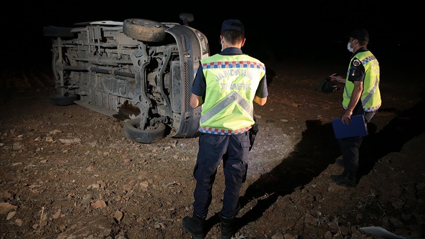 Şanlıurfa'da öğrenci servisinin devrilmesi sonucu 1 kişi öldü, 5 kişi yaralandı