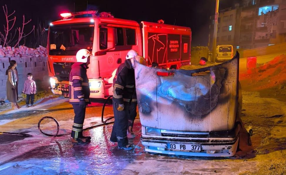 Şanlıurfa'da otomobil alevlere teslim oldu