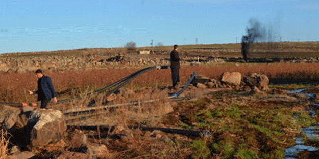 Tarladan petrol fışkırdı!