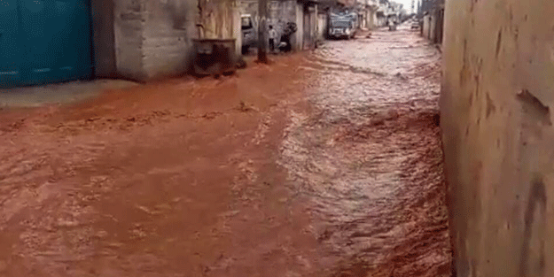 Şanlıurfa'da sağanak; 4 ilçede cadde ve sokaklar suyla doldu