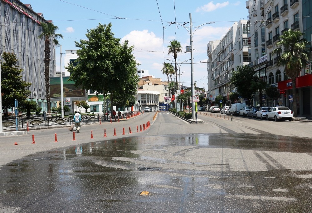 Şanlıurfa’da sokaklar boş kaldı 