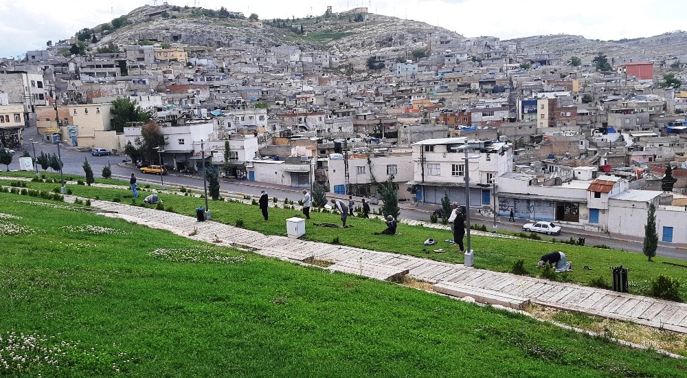 Şanlıurfa’da sosyal mesafeli namaz 